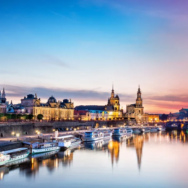 Busreise Dresdner Weihnachtstradition - Dresdner Panorama am Abend © Frederik Schrader