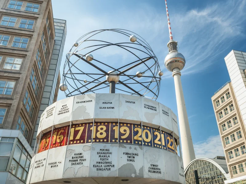 Leserreise Hotel Adlon Berlin & Varieté - Weltuhr