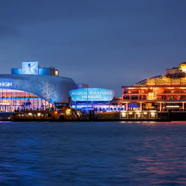Busreise Musical in Hamburg - Disneys der König der Löwen - Die Stage Musicaltheater am Hamburger Hafen