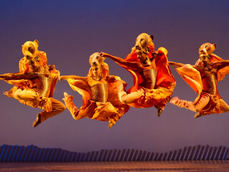 Busreise Musical in Hamburg - Disneys der König der Löwen - Löwinnen © Johan Persson