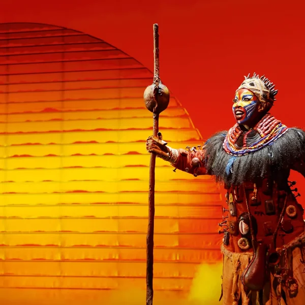 Busreise Musical in Hamburg - Disneys der König der Löwen - Rafiki © Stage Entertainment