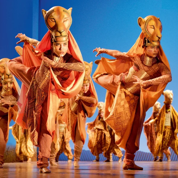 Busreise Musical in Hamburg - Disneys der König der Löwen - Löwinnen © Deen van Meer