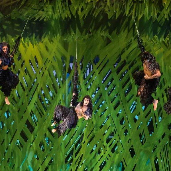 Busreise Musical Hamburg: Disneys TARZAN - Affengruppe © Johan Persson