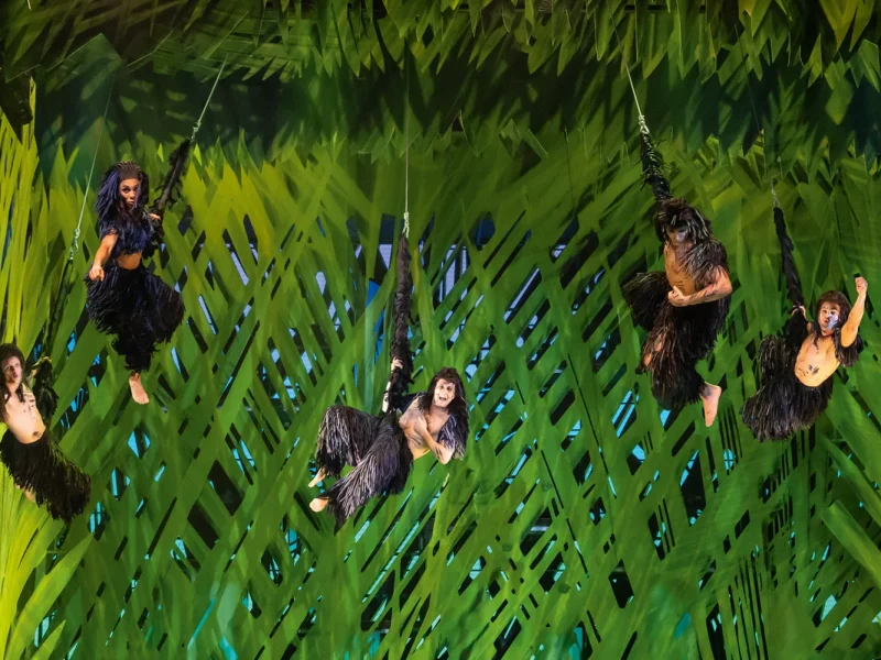 Busreise Musical Hamburg: Disneys TARZAN - Affengruppe © Johan Persson