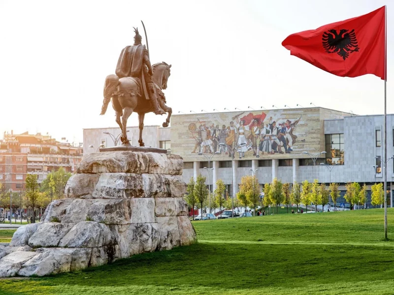 Albanien - die unbekannte Schönheit Europas: Tirana