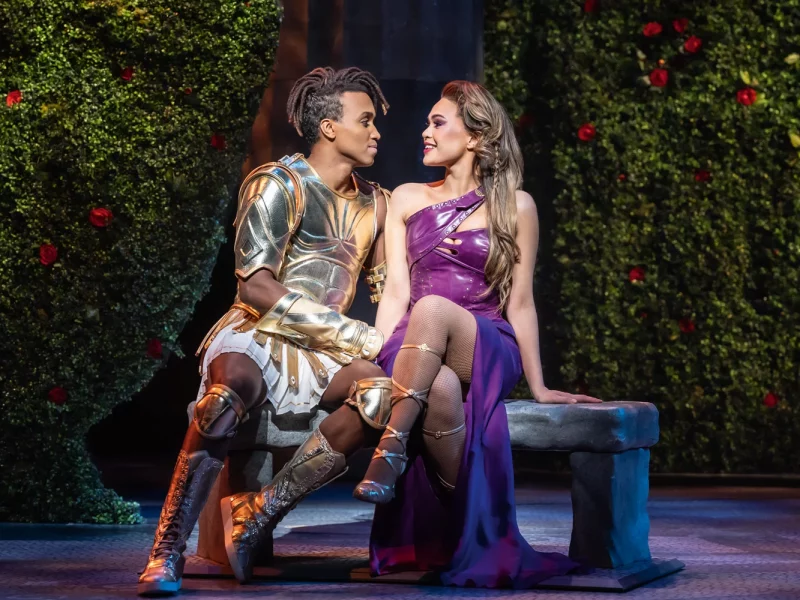Busreise Musical in Hamburg - Disneys HERCULES - Herkules & Megara © Johan Persson Disney Stage Entertainment
