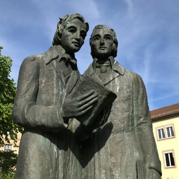 Tagesfahrt Kassel Gebrüder Grimm und Wasserspiele - Denkmal der Gebrüder Grimm